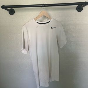 Nike Dri-Fit Standard Fit Shirt Size Medium